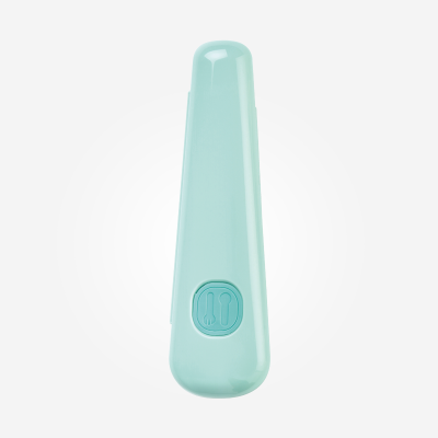 Estojo portátil azul claro com botão de talheres