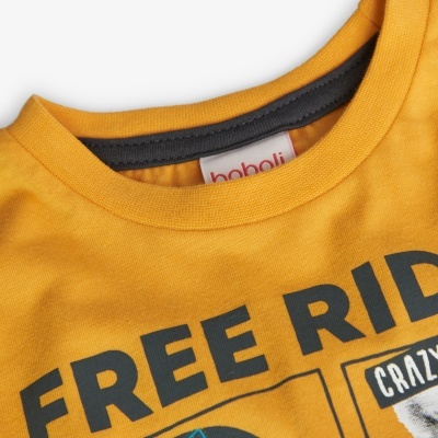 Camisola amarela com estampa preta e etiqueta boboli na gola