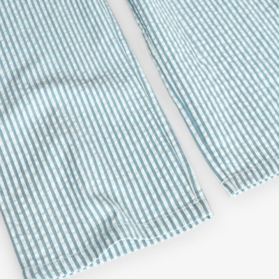 Tecido azul e branco com riscas verticais