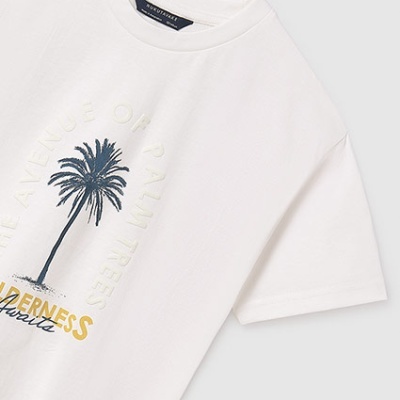 T-shirt branca com palmeira e texto impresso e bordado