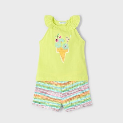 Conjunto infantil com regata amarela e calção colorido às riscas
