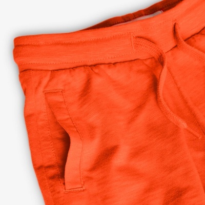 Calções laranja com bolso lateral e cordão
