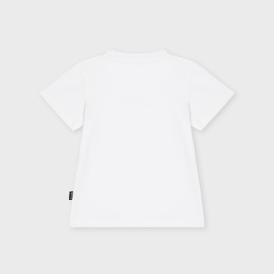 Camiseta branca de manga curta vista de costas