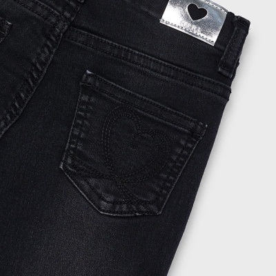 Jeans pretos com bolso traseiro e detalhes de coração