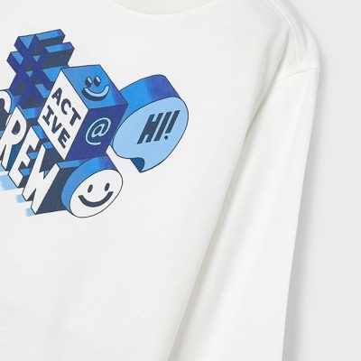 Camisola branca com estampado colorido e texto ACTIVE CREW