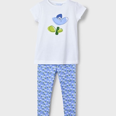 Conjunto infantil t-shirt branca com flor e calças azuis com padrão floral