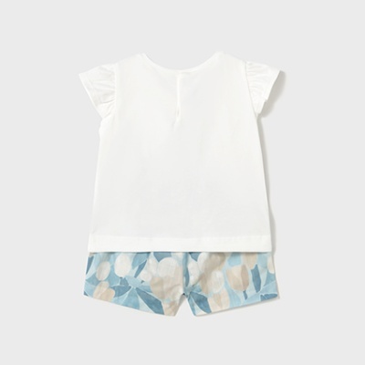 Conjunto infantil com t-shirt branca e calções estampados azul e bege