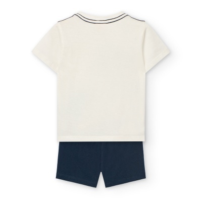 Conjunto infantil com t-shirt creme com gola decorada e calções azuis