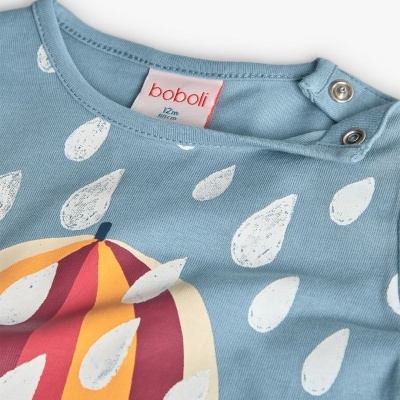 Camisola azul claro para bebé com estampa de gotas de água e guarda-chuva colorido