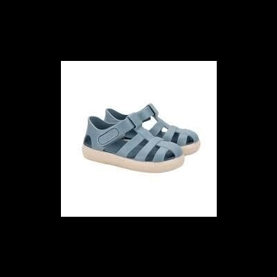 Sandálias azuis de criança com fecho em velcro e solado branco