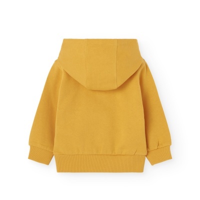 Casaco de criança amarelo mostarda com capuz visto de trás