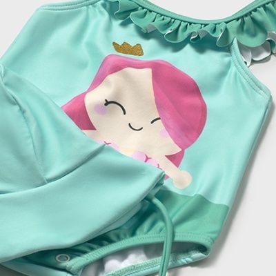 Fato de banho infantil azul claro com sereia estampada e folhos nas alças