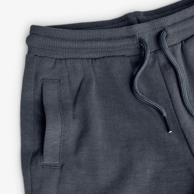 Calças de fato de treino cinza com cós elástico e bolso lateral