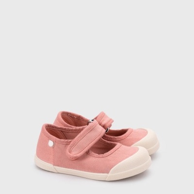 Sapatilhas cor de rosa para criança com sola e biqueira bege e fecho de velcro.
