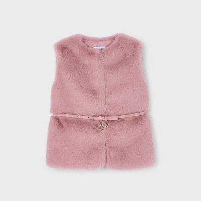 Colete branco de pelo sintético com cinto fino