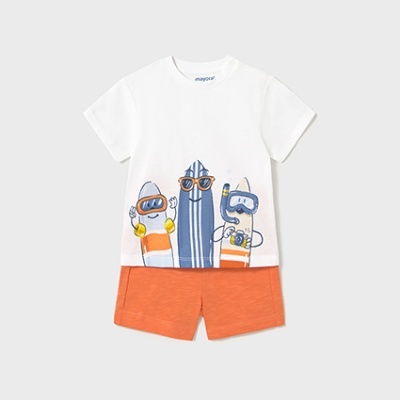 Conjunto infantil com t-shirt branca estampada e calções curtos laranja