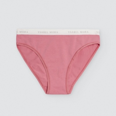 Cuecas femininas cor de rosa com cintura elástica branca e texto YSABEL MORA