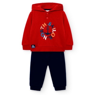 Conjunto infantil com hoodie vermelho e calças azuis escuras