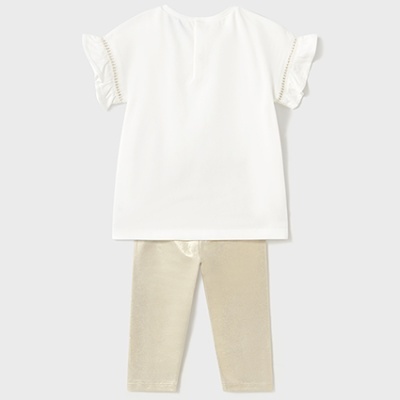 Conjunto infantil com blusa branca de manga curta com folhos e calças bege douradas