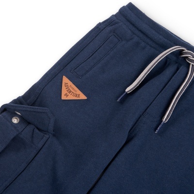 Calças desportivas azuis escuras com cordão e bolso