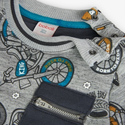 Camisola cinzenta para bebé com estampado de bicicletas e fecho de correr