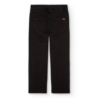 Calças pretas com bolsos traseiros e cintura elástica