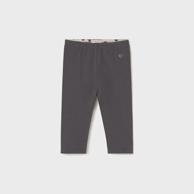 Calça cinzenta escura para criança com bordado de coração e forro estampado com corações