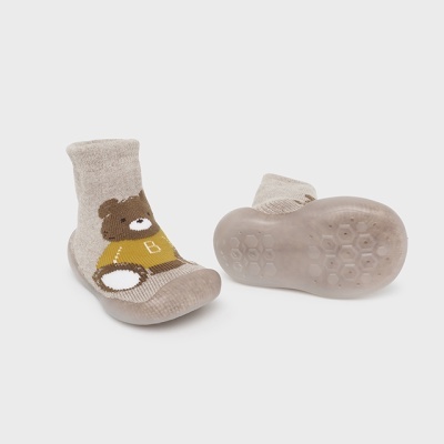 Meias de bebé bege com desenho de urso e sola antiderrapante