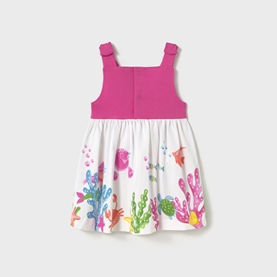 Vestido infantil rosa e branco com padrão marinho colorido