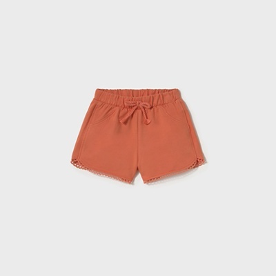 Shorts para criança cor terracota com cós elástico e renda