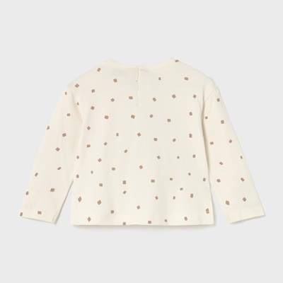 Camisola branca infantil com padrão de quadrados castanhos