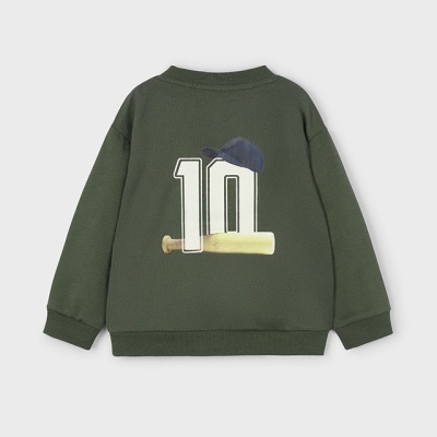 Sweatshirt verde escura com estampa do número 10, boné e taco de beisebol nas costas