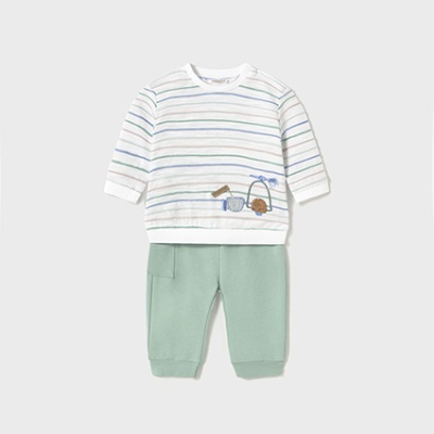 Conjunto de roupa para bebé com camisola às riscas e calças verdes