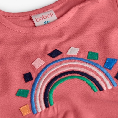 Camisola de criança salmão com bordado arco-íris colorido e etiqueta boboli 12m