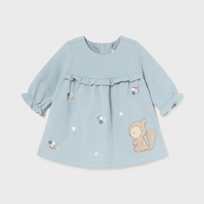 Vestido de bebé azul claro com bordado de esquilo e bolinhas