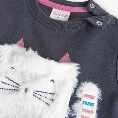 Camisola de bebé azul escuro com aplicação felpuda de gato branco e botões metálicos no ombro