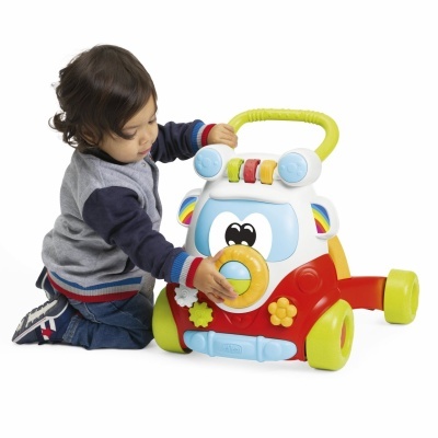 Brinquedo educativo colorido para bebé com rodas e alça