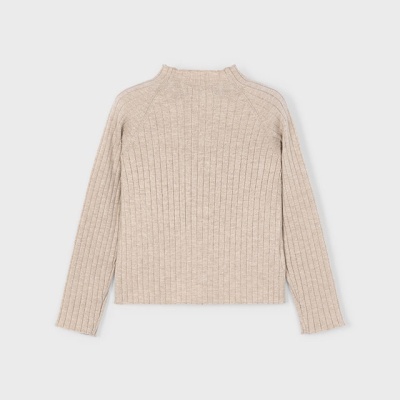 Camisola feminina beje de malha canelada com gola alta e mangas compridas