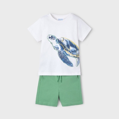 Conjunto infantil de verão com t-shirt branca estampada e calções verdes
