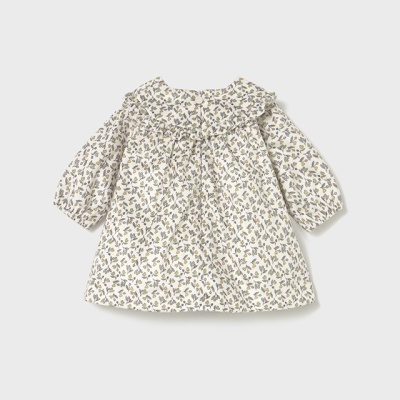 Vestido bebé floral branco com mangas compridas e volante no decote