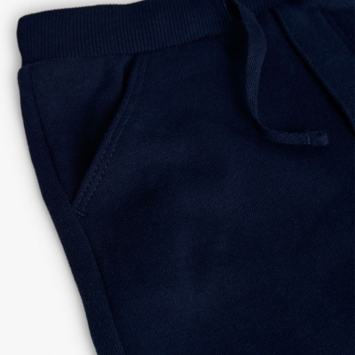 Calças desportivas azul-escuro com bolso lateral e cós elástico