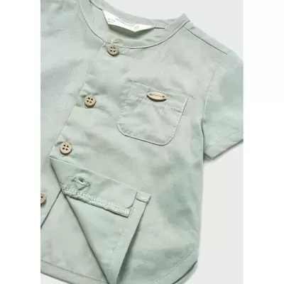 Camisola verde claro para criança com botões castanhos e bolso frontal