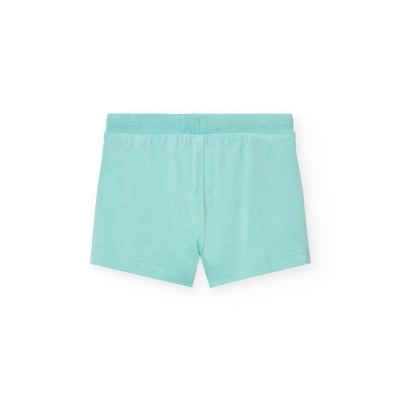 Calções azuis claros com cós elástico sobre fundo branco