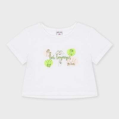 T-shirt branca curta com estampado colorido de mãos e texto 'live languages'