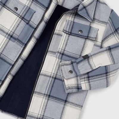 Casaco infantil xadrez azul, cinza e branco com fecho de zíper e bolsos com botões