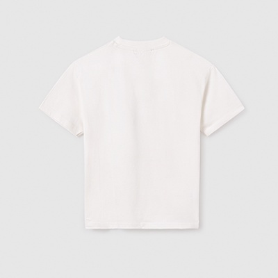 Camiseta branca de manga curta vista por trás