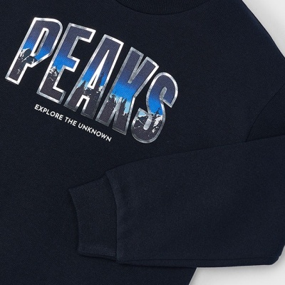 Camisola azul escuro com letras PEAKS e texto EXPLORE THE UNKNOWN