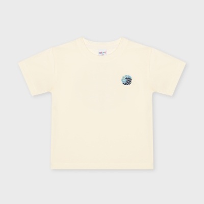 T-shirt creme de manga curta com estampa circular azul e preta no peito