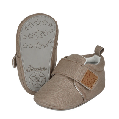 Sapatos para bebé cinzentos com sola antiderrapante e fecho de velcro