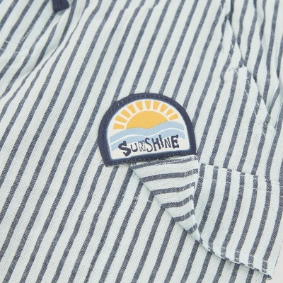 Camisa riscada branca e azul com etiqueta bordada SUNSHINE